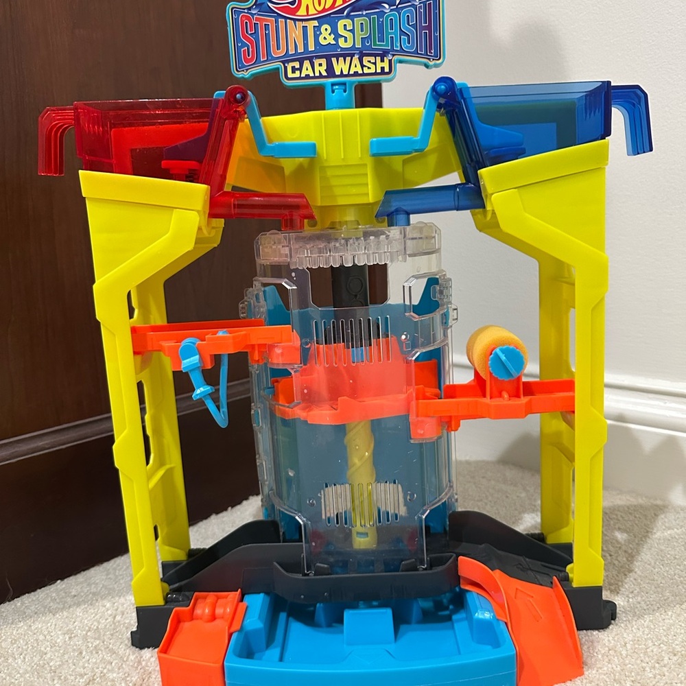 Colorful Stunt & Splash Car Wash Playset